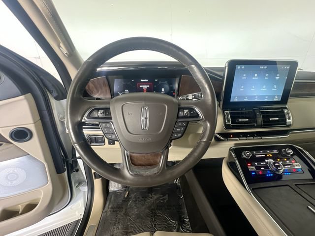 Used 2021 Lincoln Navigator Reserve w/ Luxury Package RWD image 14