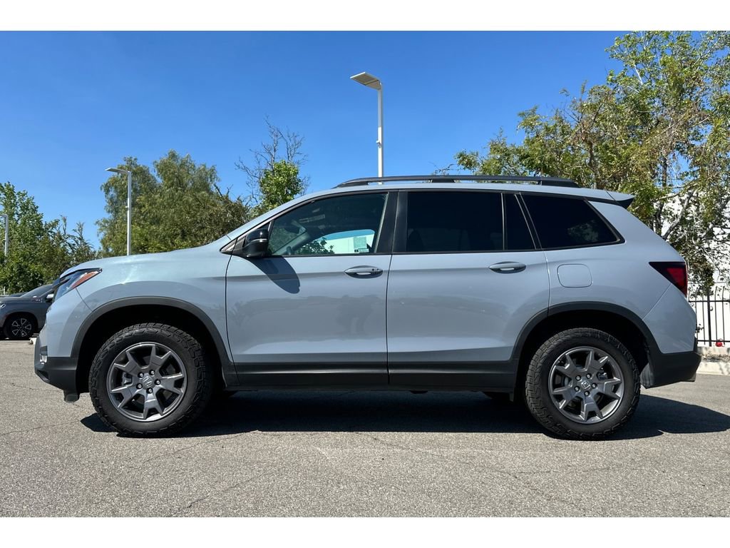 Used 2024 Honda Passport TrailSport image 2