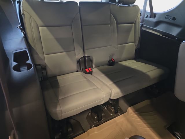 Used 2023 Chevrolet Suburban Z71 w/ Luxury Package AWD/4WD image 16
