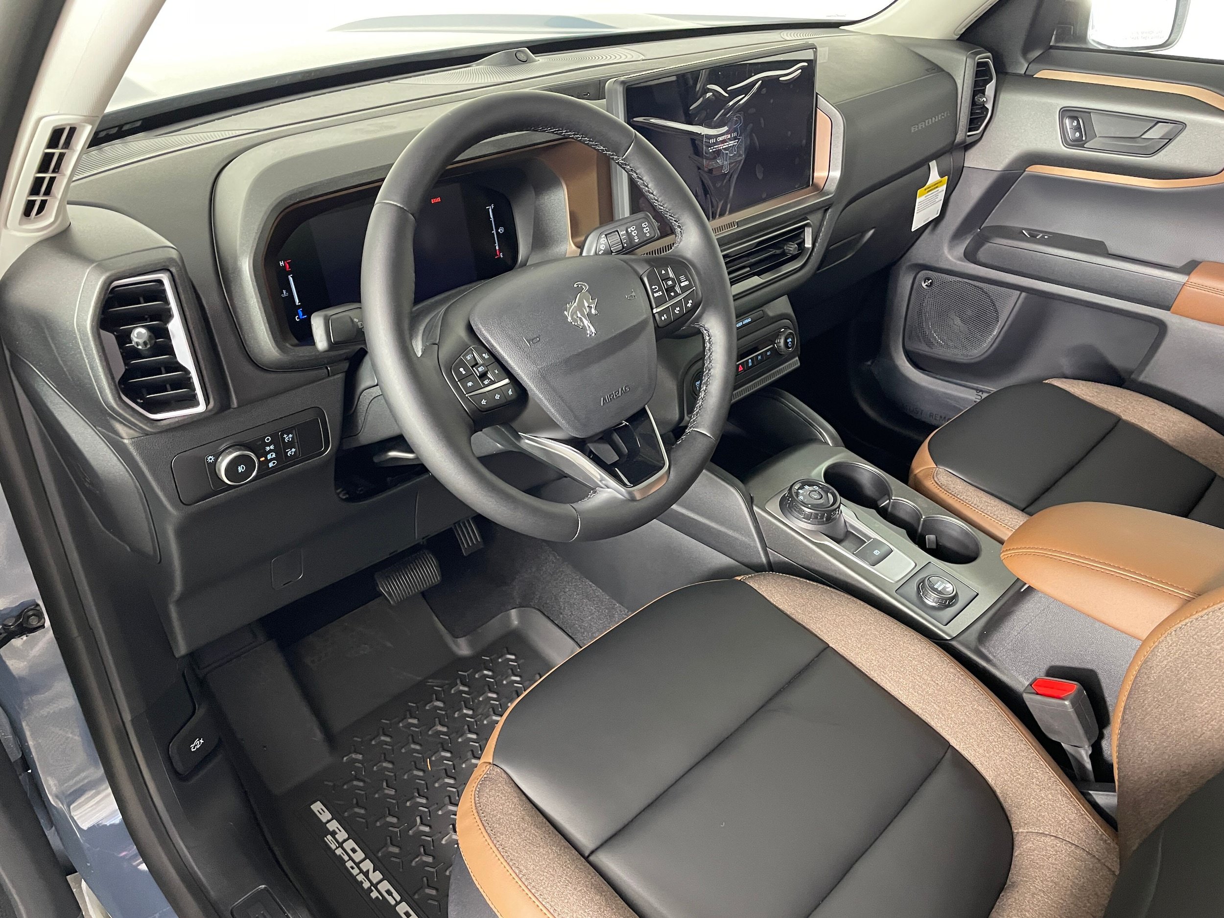New 2026 Ford Bronco Sport Outer Banks w/ Outer Banks Tech Package+ AWD/4WD image 3