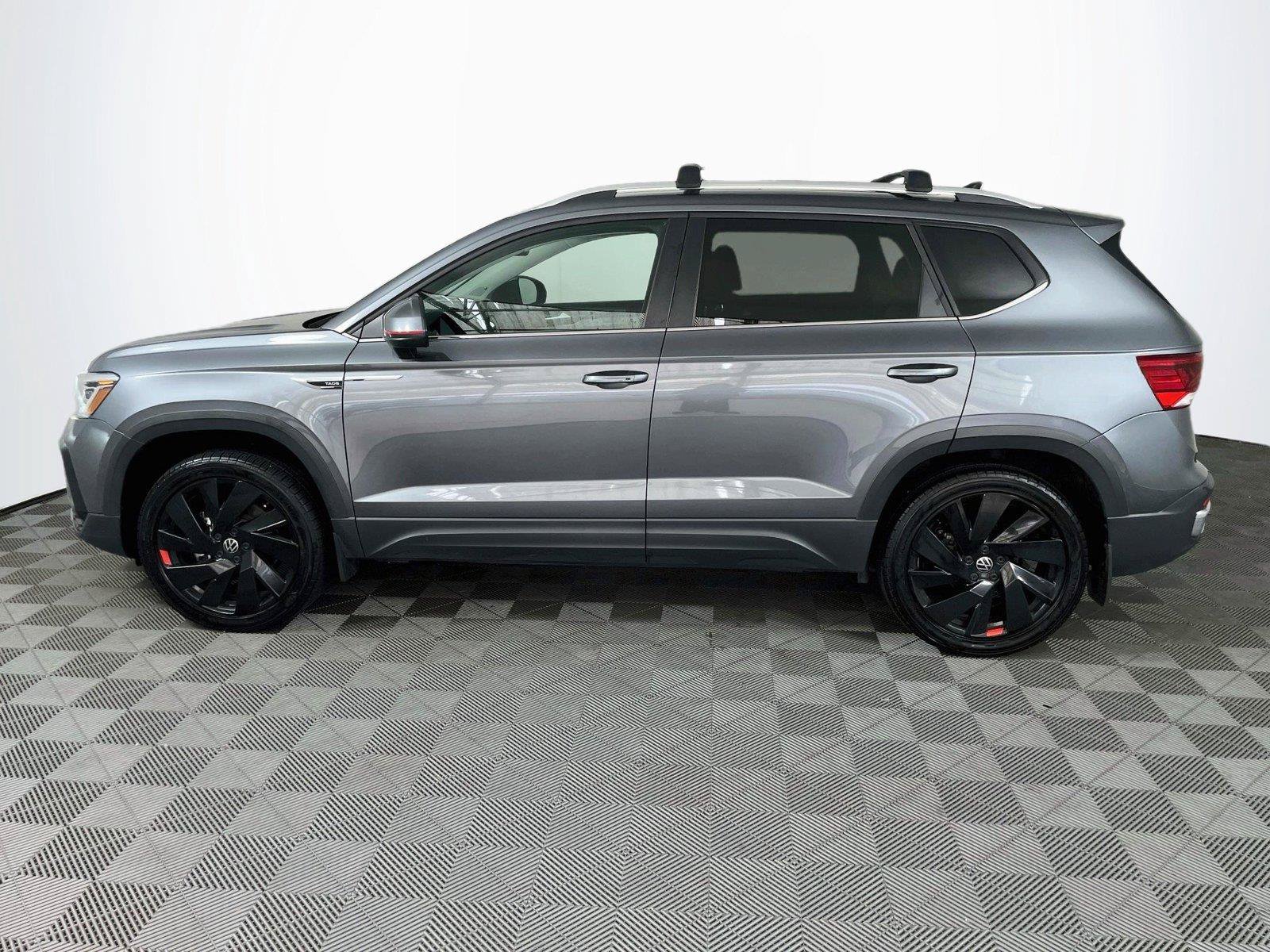 Used 2024 Volkswagen Taos SEL AWD/4WD image 4