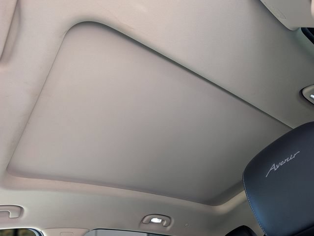 Used 2022 Buick Envision Avenir w/ Safety Package FWD image 16