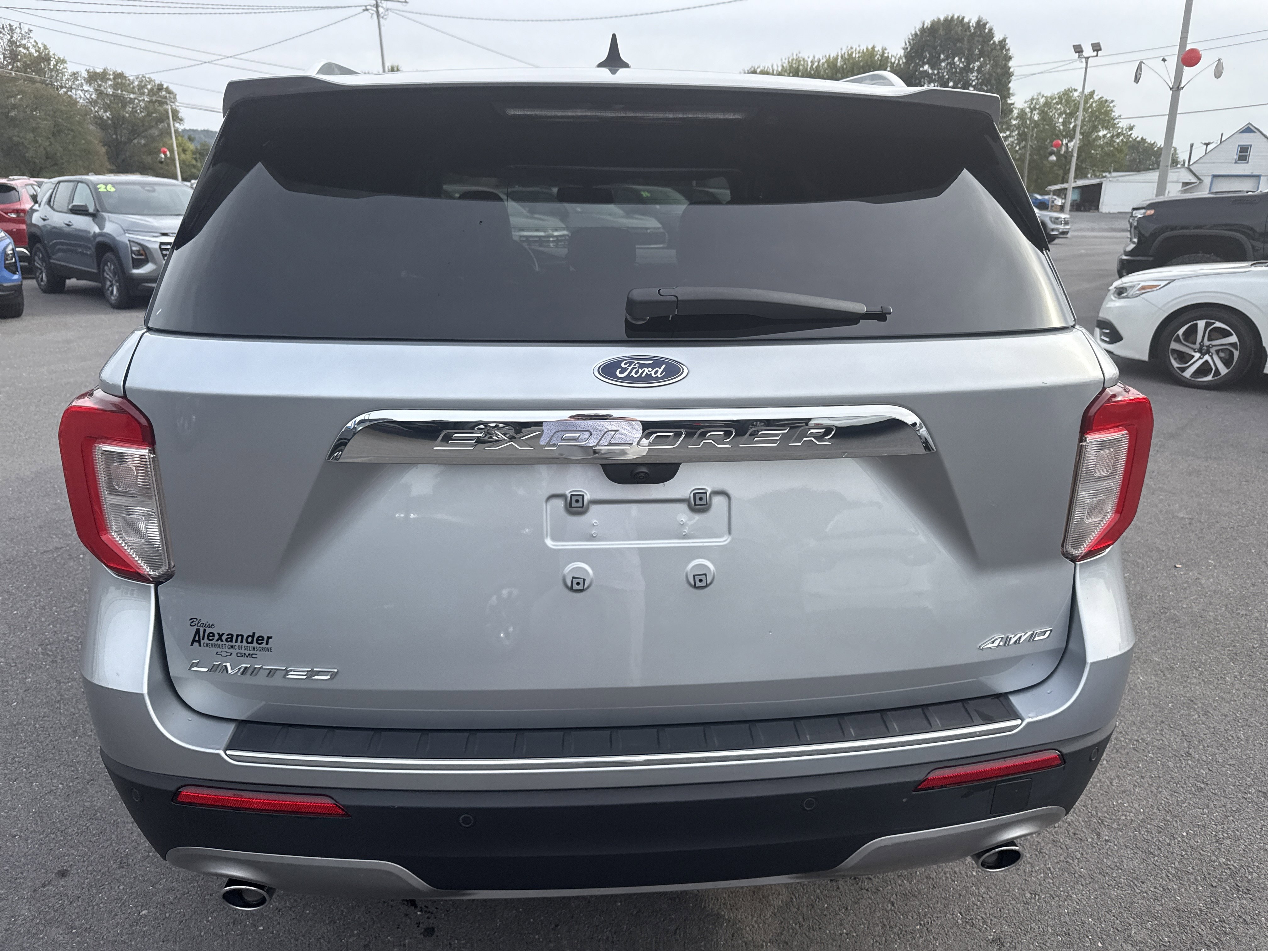 Used 2023 Ford Explorer Limited image 3