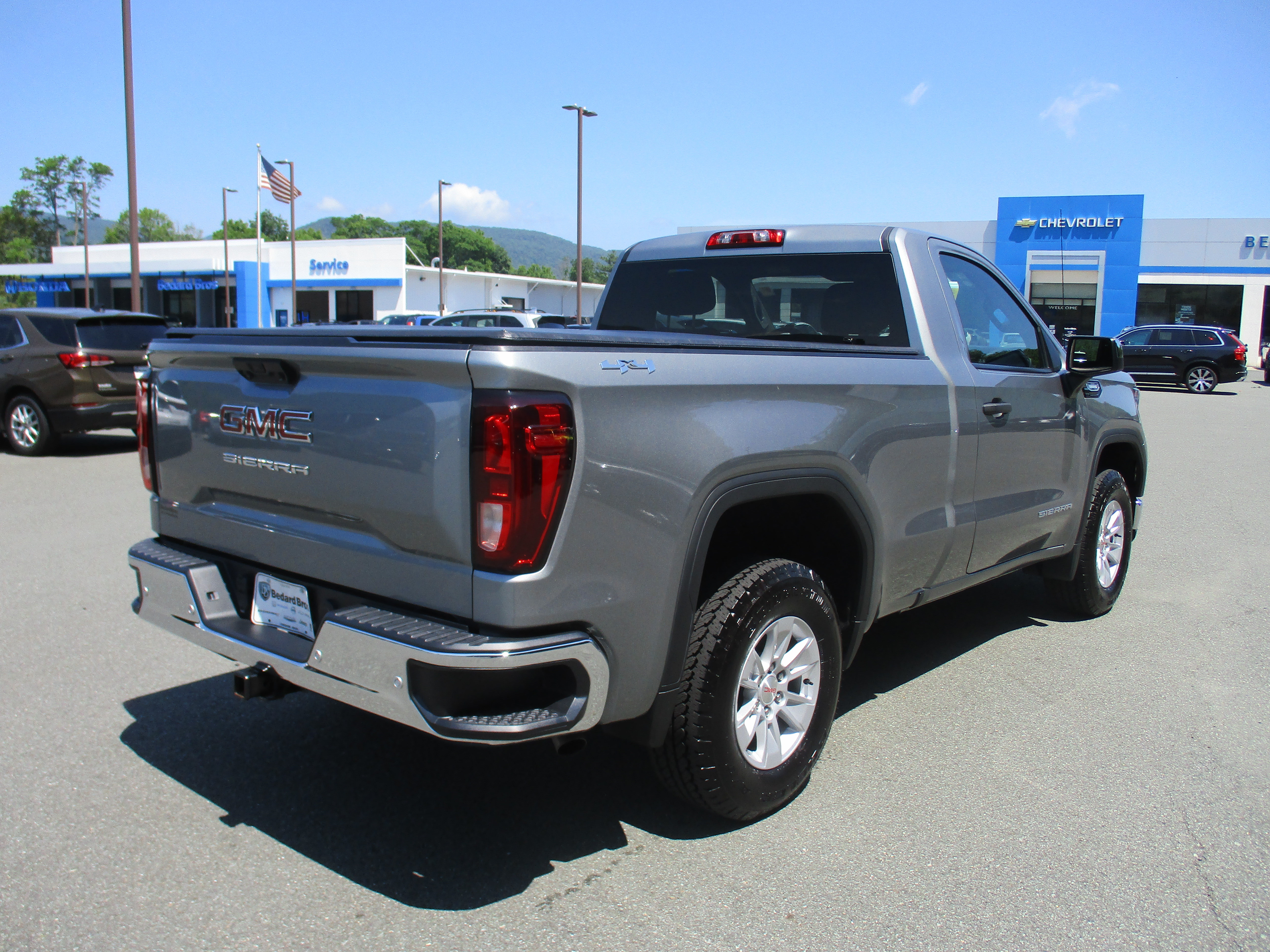 Used 2024 GMC Sierra 1500 Pro w/ Pro Value Package AWD/4WD image 5