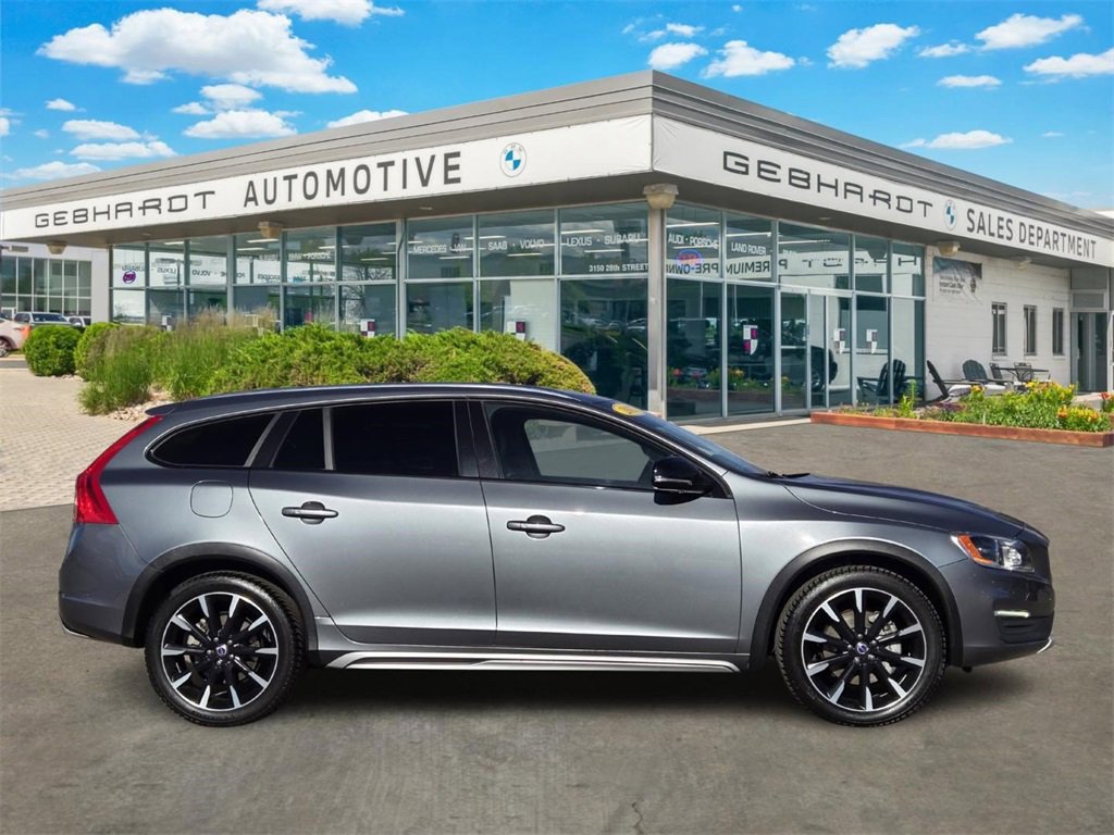 Used 2017 Volvo V60 T5 Cross Country Platinum image 4