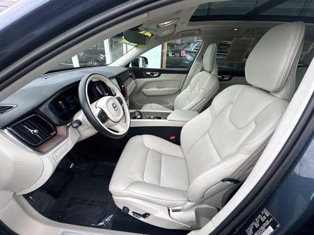 Used 2022 Volvo XC60 B5 Momentum w/ Climate Package AWD/4WD image 20