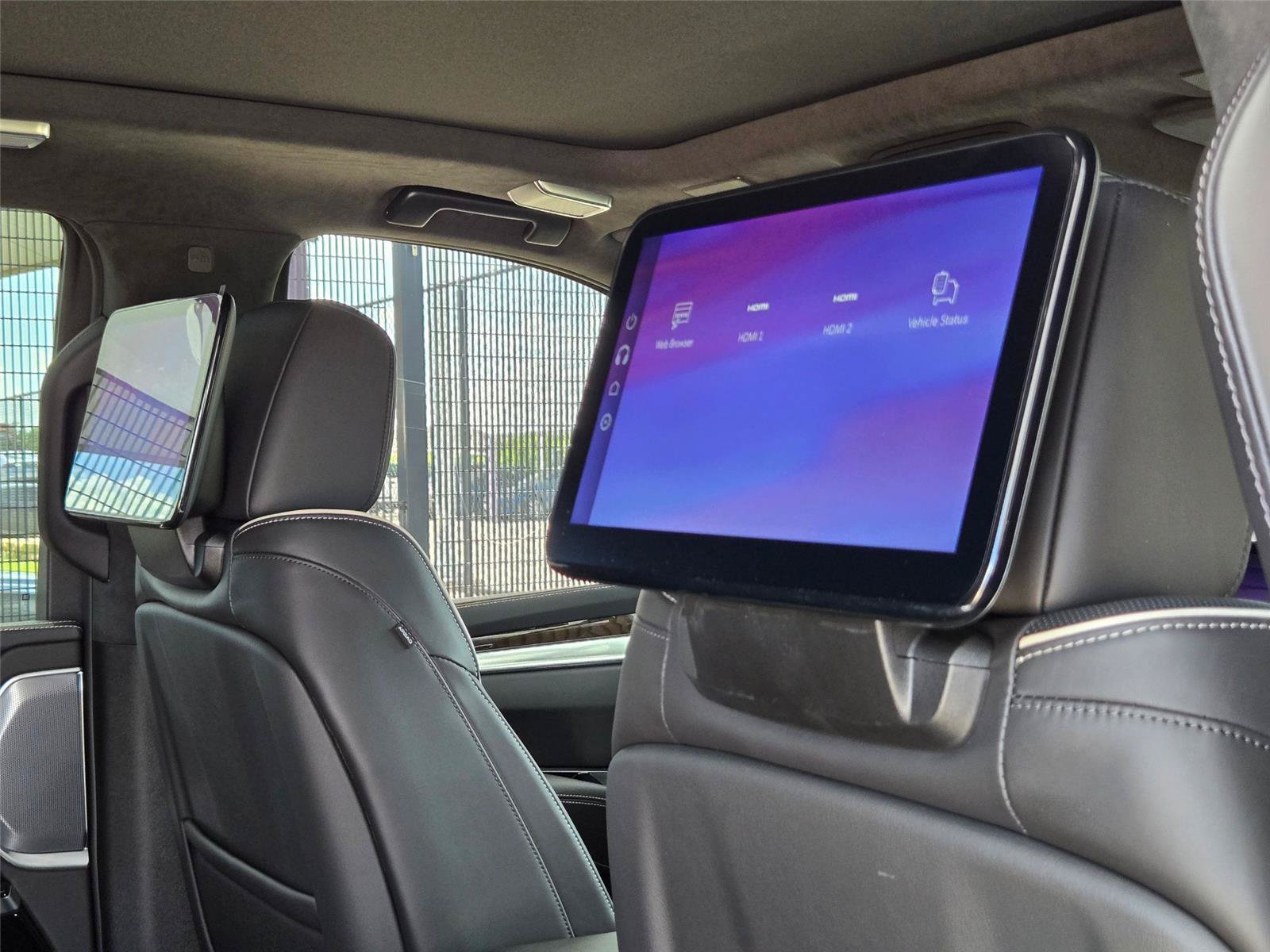 New 2026 Cadillac Escalade Platinum Sport w/ LPO, ONYX Package AWD/4WD image 31