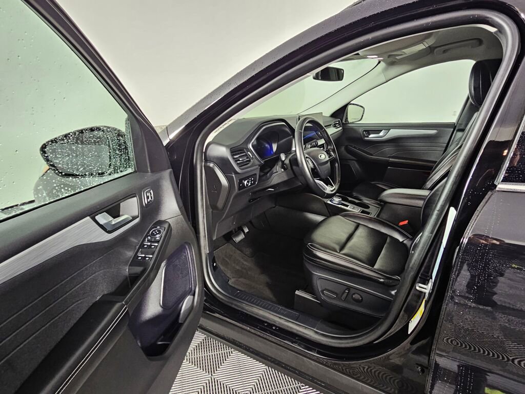 Used 2024 Ford Escape Platinum image 17