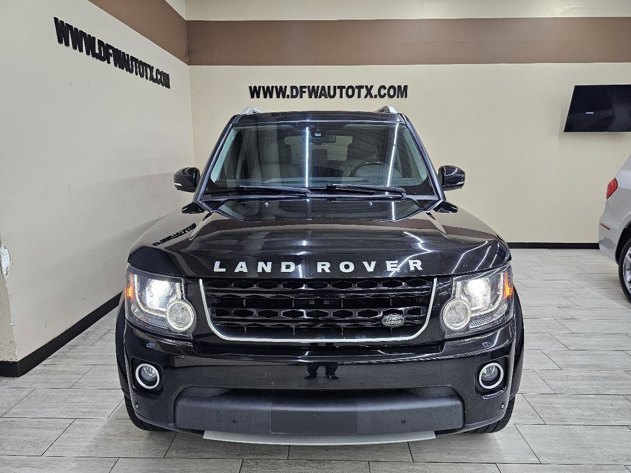 Used 2016 Land Rover LR4 HSE LUX AWD/4WD image 3
