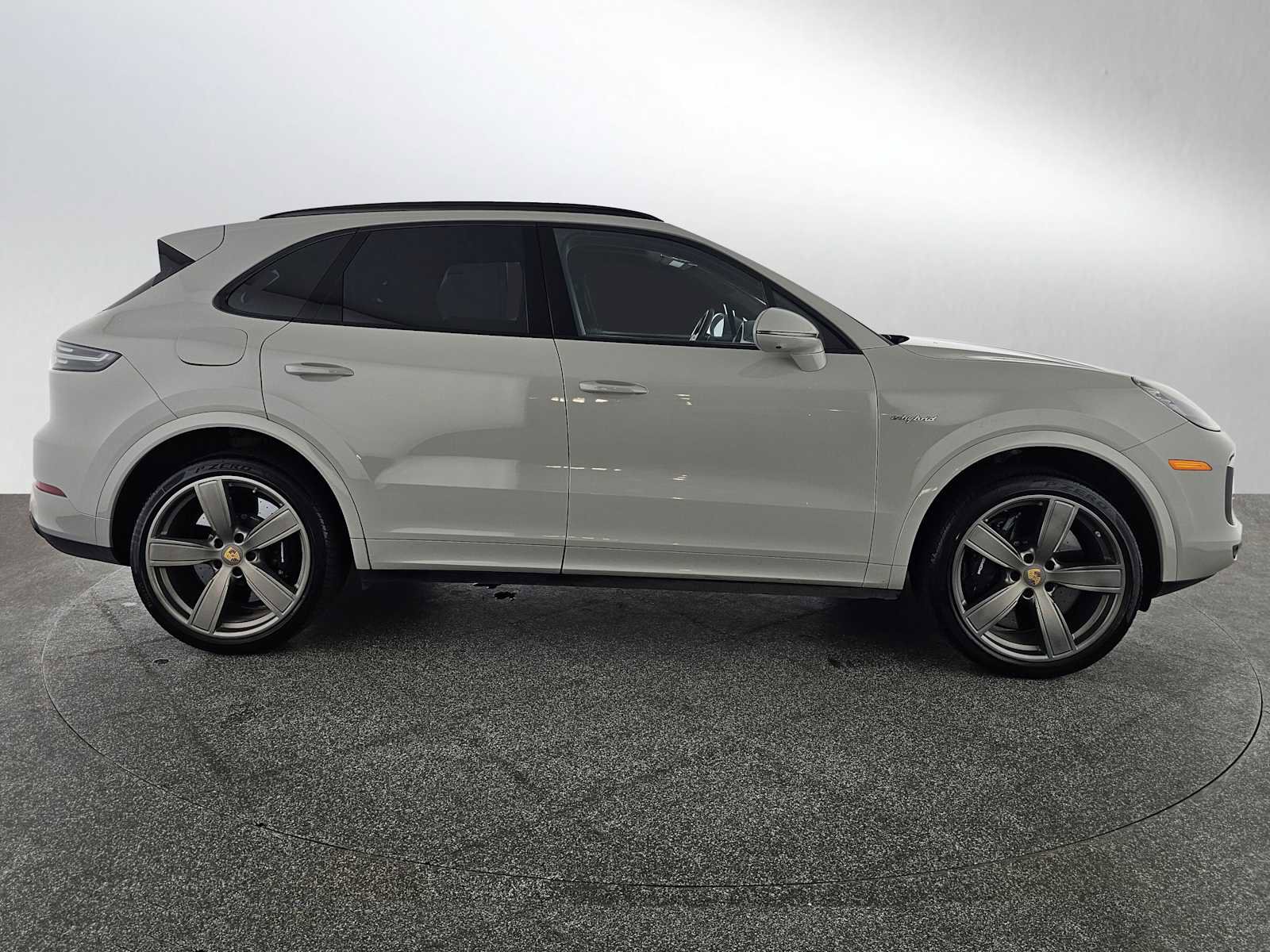 Used 2022 Porsche Cayenne Turbo S w/ Assistance Package image 2
