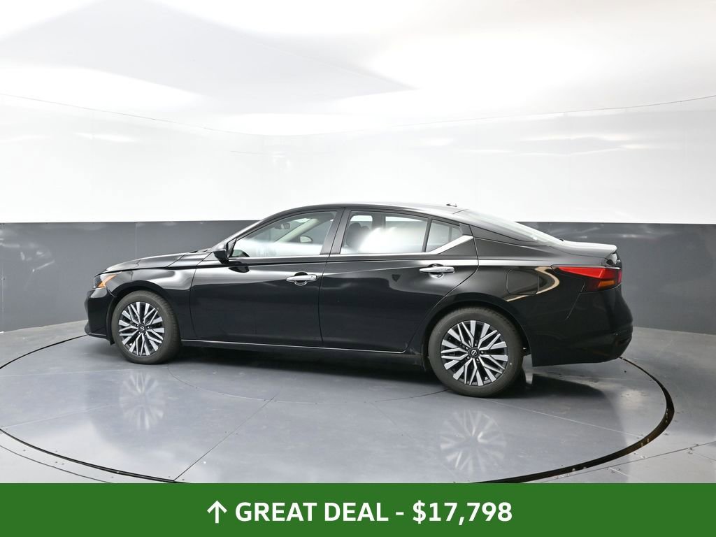 Used 2024 Nissan Altima 2.5 SV image 11
