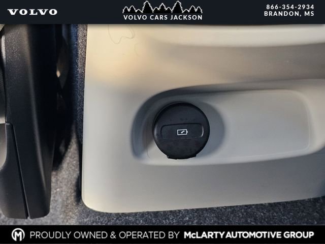 Used 2024 Volvo XC40 B5 Ultimate image 18