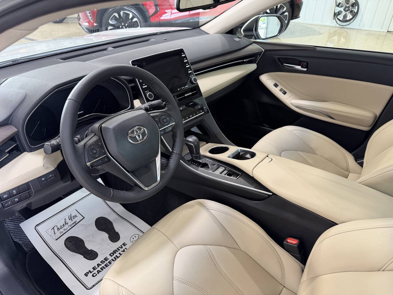 Used 2021 Toyota Avalon XLE FWD image 12