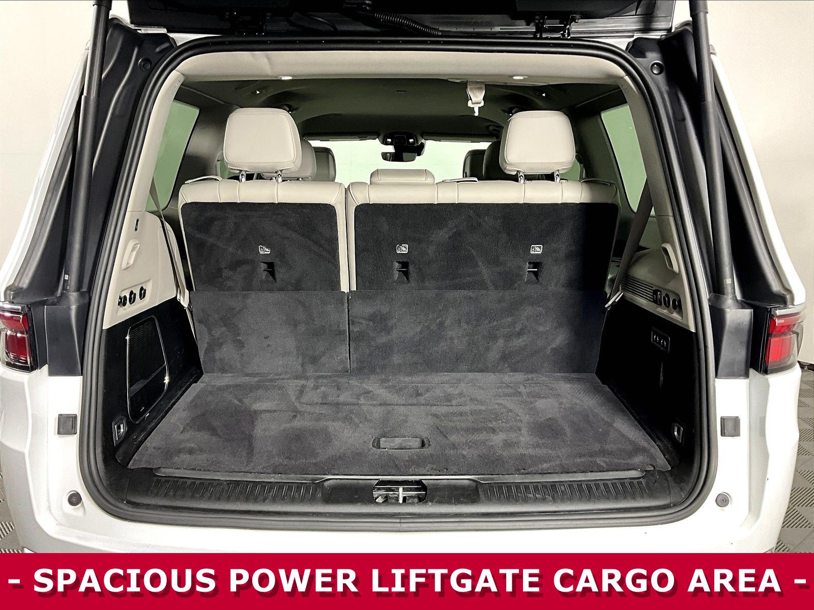 Used 2024 Jeep Wagoneer Series III AWD/4WD image 36
