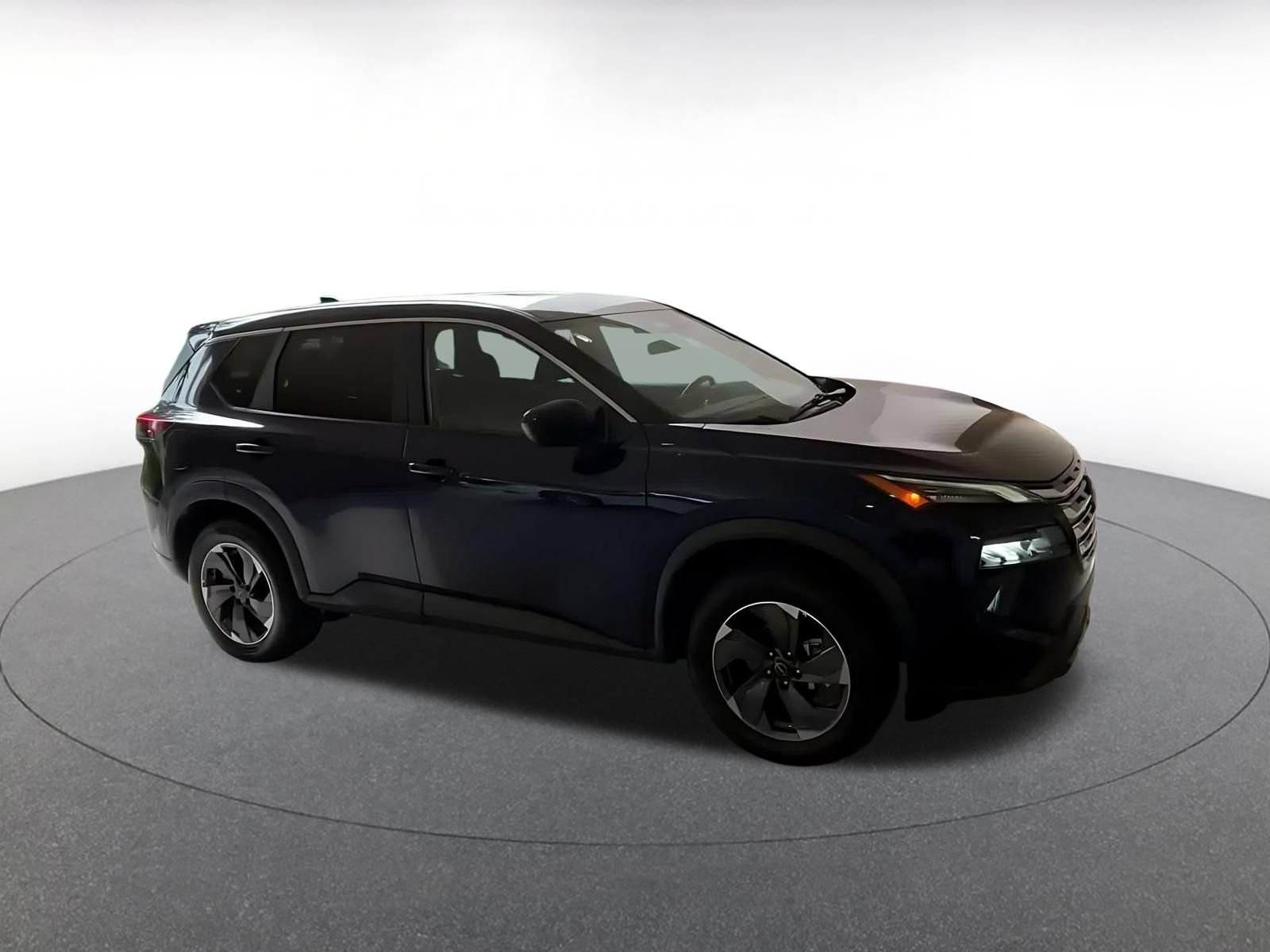 Used 2026 Nissan Rogue SV FWD image 2