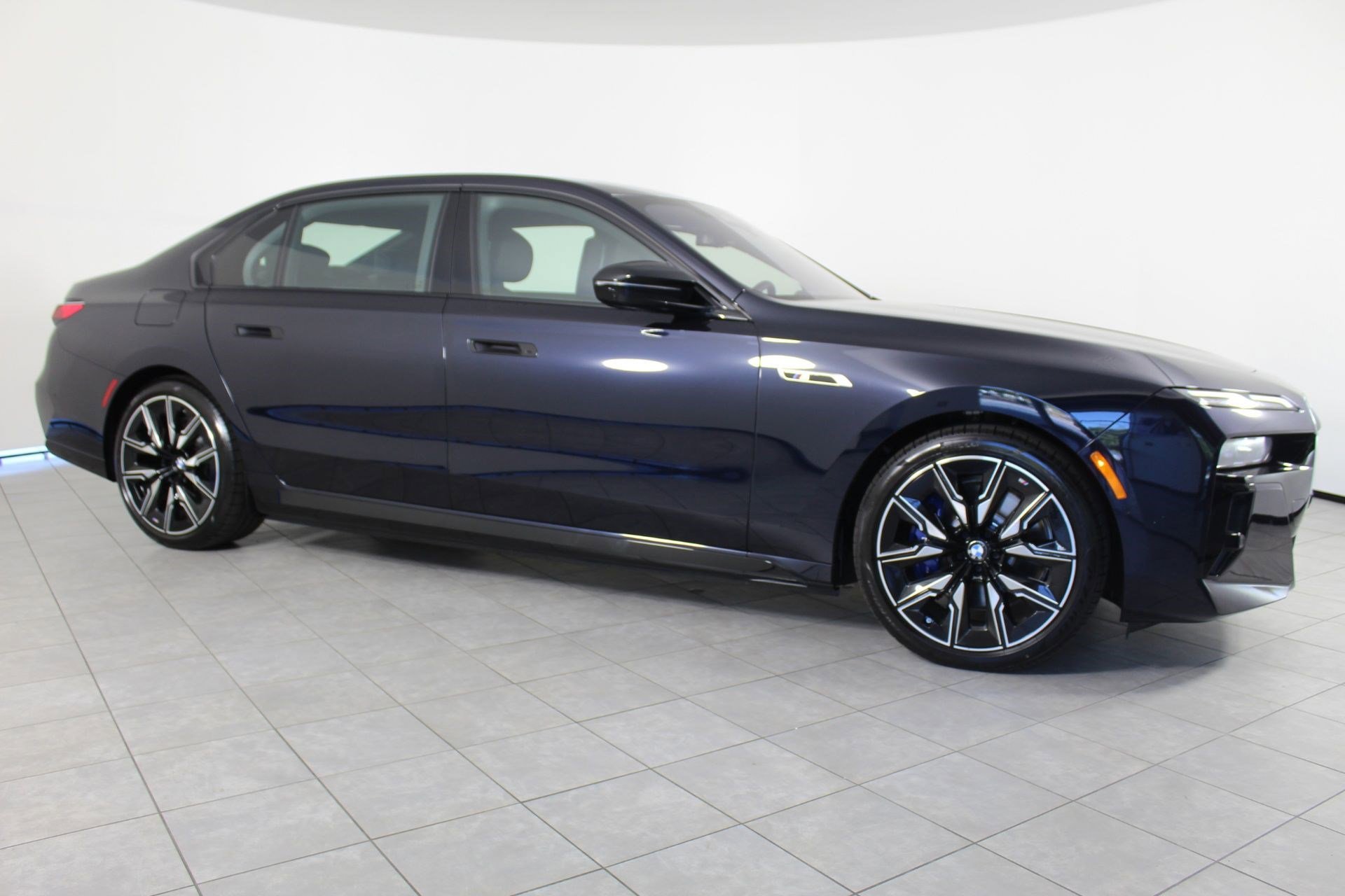 Used 2026 BMW i7 M70 w/ Premium Package image 19
