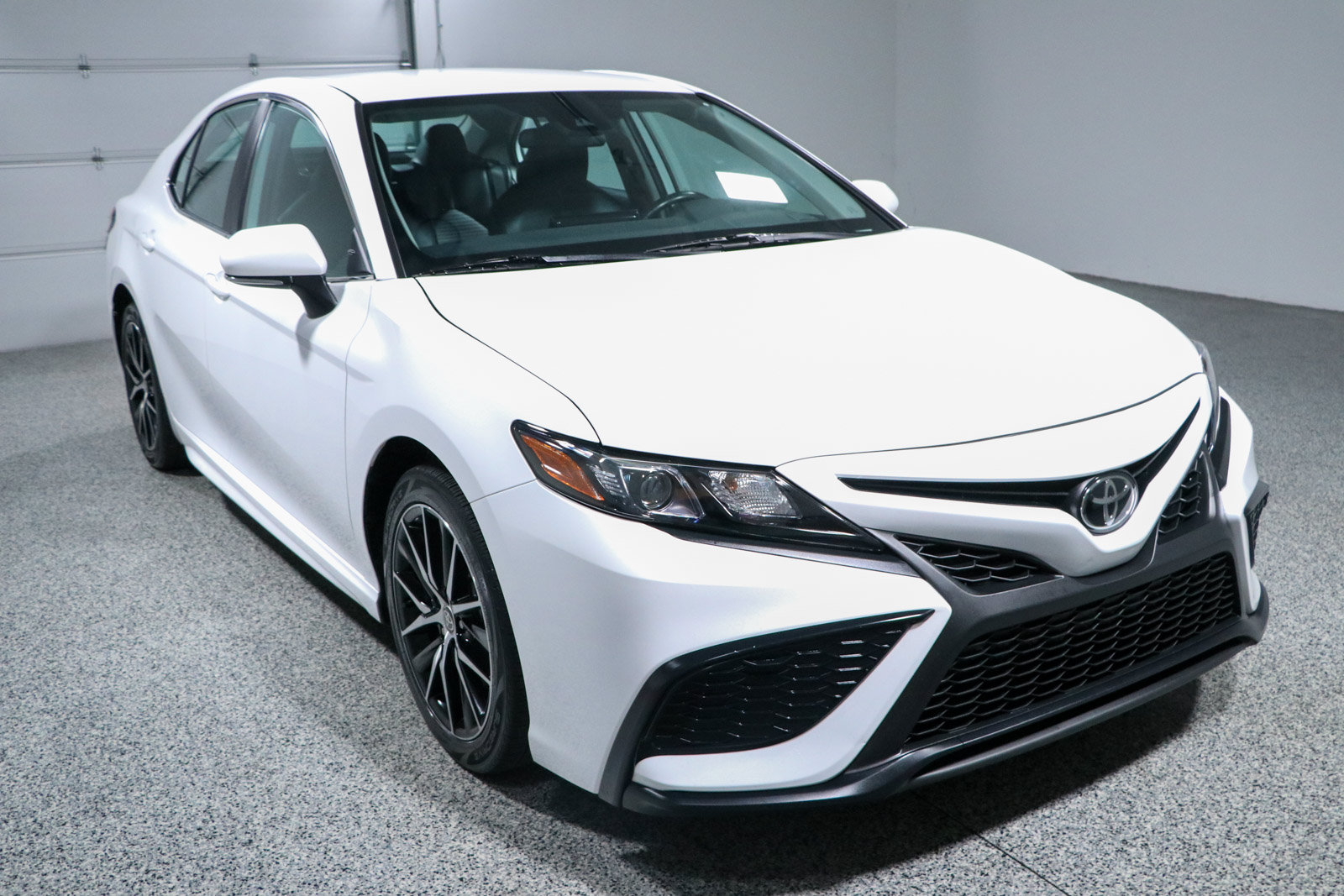 Used 2024 Toyota Camry SE FWD image 5