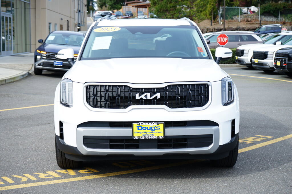 Used 2023 Kia Telluride EX image 2