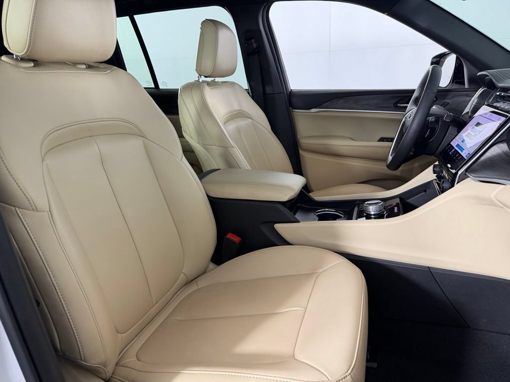 Certified 2024 Jeep Grand Cherokee Limited RWD image 33