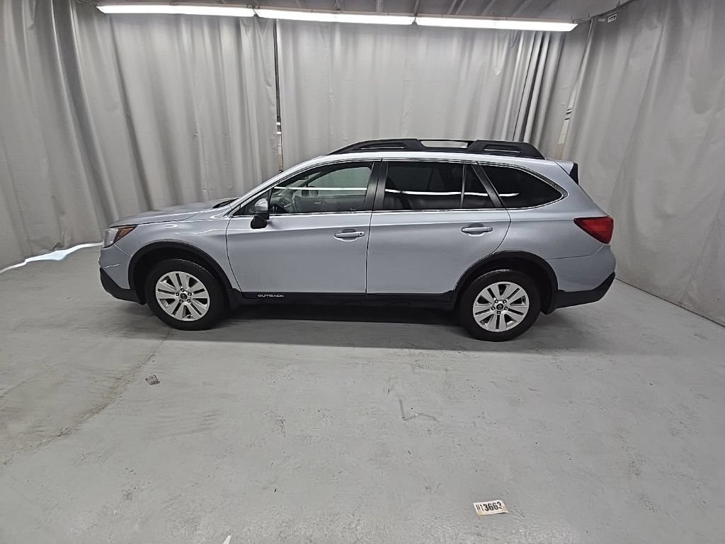 Used 2018 Subaru Outback 2.5i Premium AWD/4WD image 3