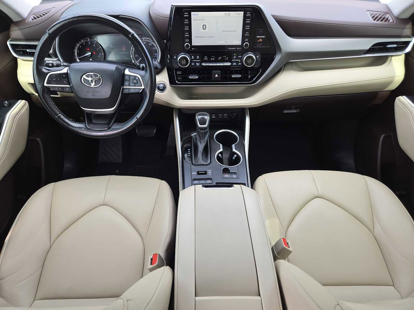 Used 2022 Toyota Highlander XLE AWD/4WD image 24