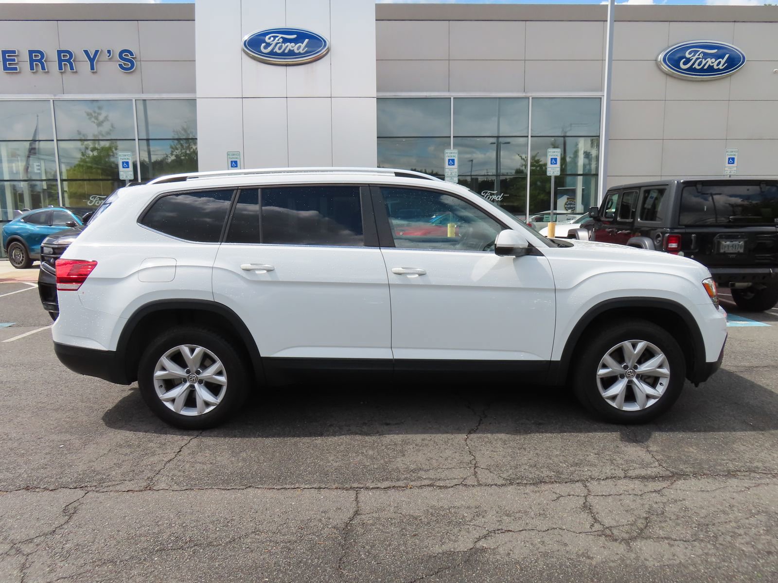 Used 2019 Volkswagen Atlas SE w/ Towing Package AWD/4WD image 4