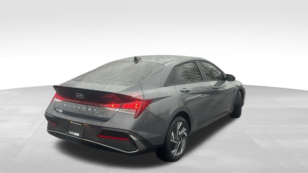 Used 2025 Hyundai Elantra Sport image 7