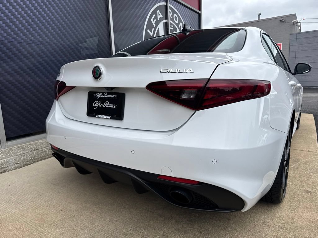 Used 2023 Alfa Romeo Giulia Veloce AWD/4WD image 7