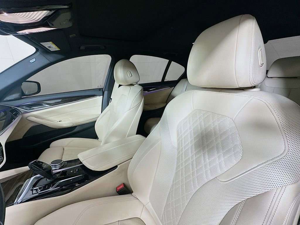 Used 2021 BMW 530i xDrive w/ Premium Package image 21