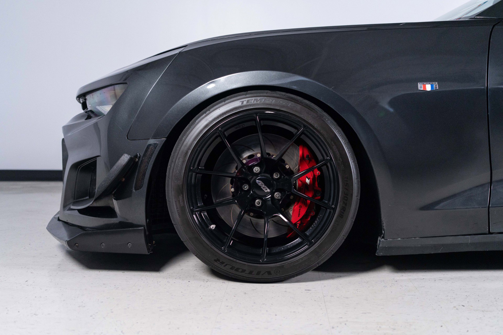 Used 2018 Chevrolet Camaro SS RWD image 4