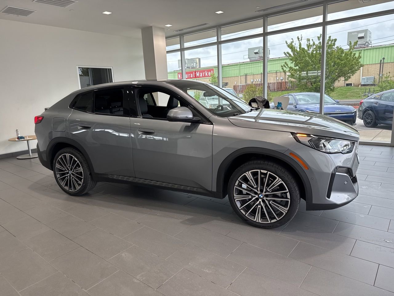 Used 2025 BMW X2 xDrive28i w/ Technology Package image 1