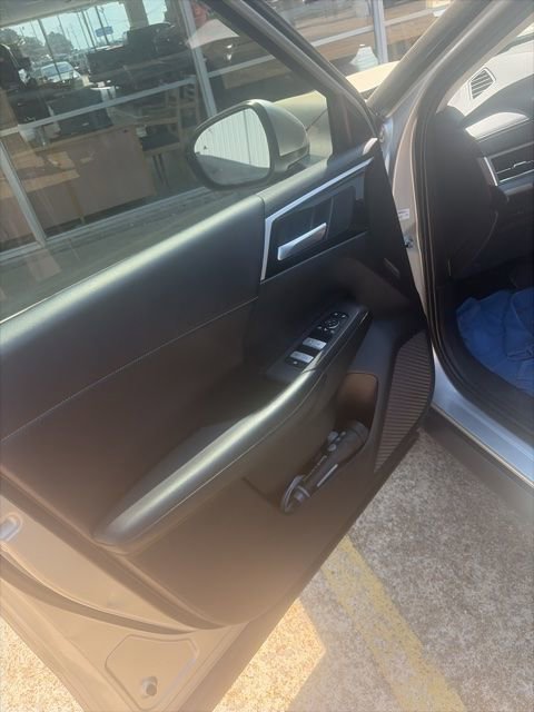 Used 2023 Mitsubishi Outlander SE image 9