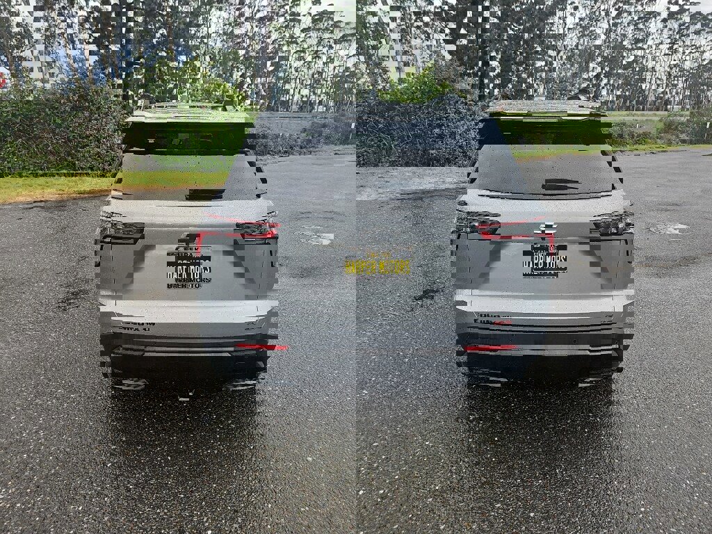 Used 2025 Chevrolet Equinox RS image 4