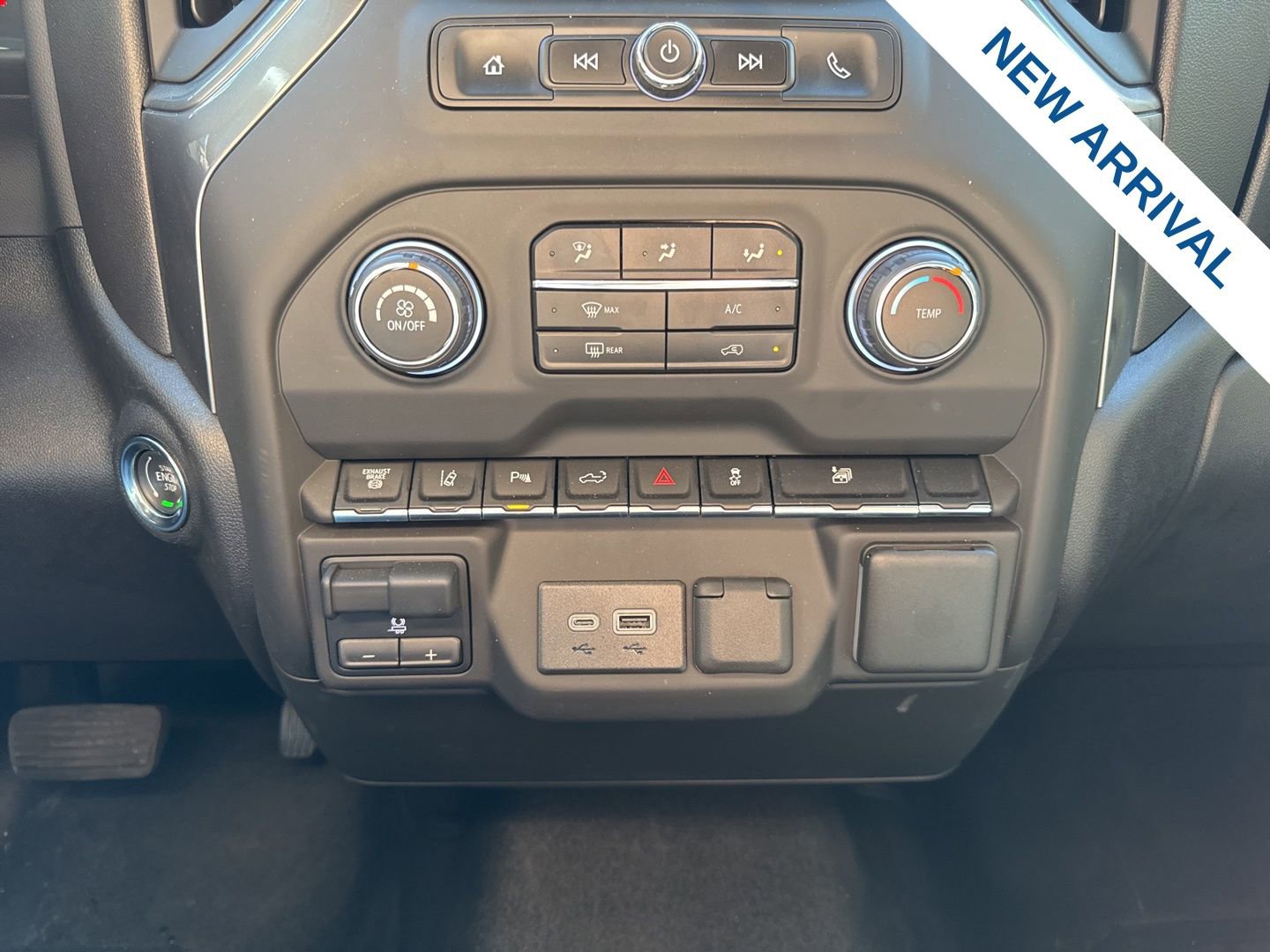 Used 2025 Chevrolet Silverado 2500 Custom w/ Custom Value Package image 24