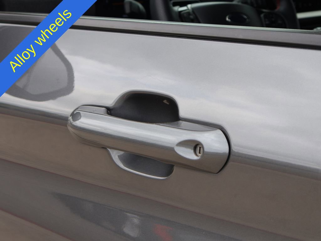 Used 2025 Ford Explorer ST-Line w/ ST-Line Street Pack AWD/4WD image 21