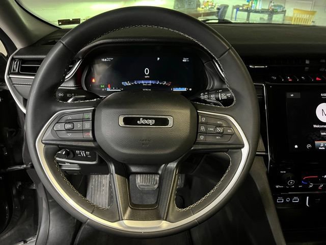 Used 2023 Jeep Grand Cherokee Laredo AWD/4WD image 20