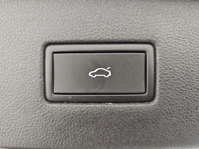 Used 2022 Volkswagen Tiguan SEL R-Line image 33