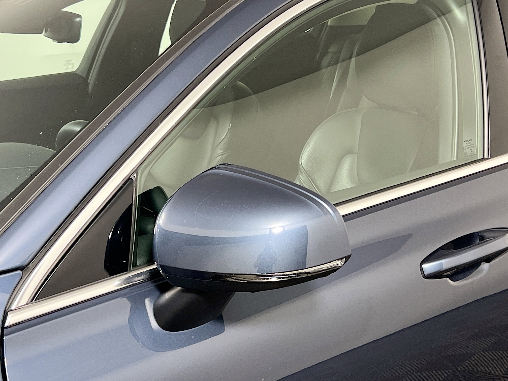 Used 2022 Volvo S60 B5 Inscription image 12