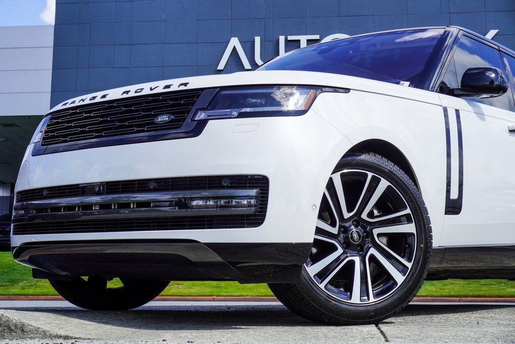 Used 2023 Land Rover Range Rover SE image 2