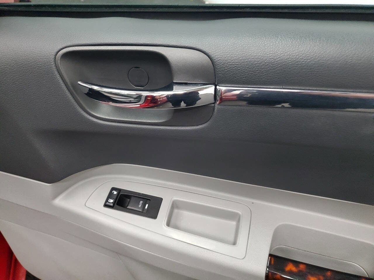 Used 2007 Chrysler 300 C image 16