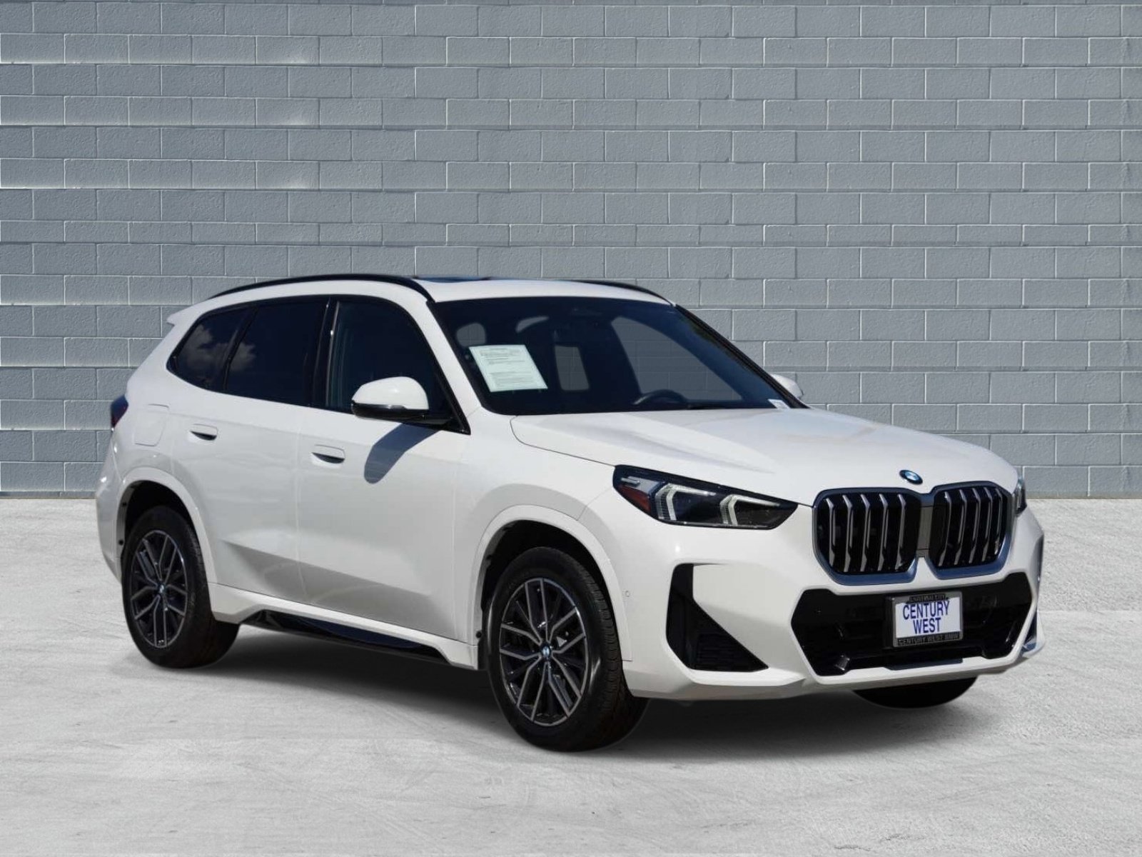 Used 2023 BMW X1 xDrive28i w/ M Sport Package AWD/4WD image 1