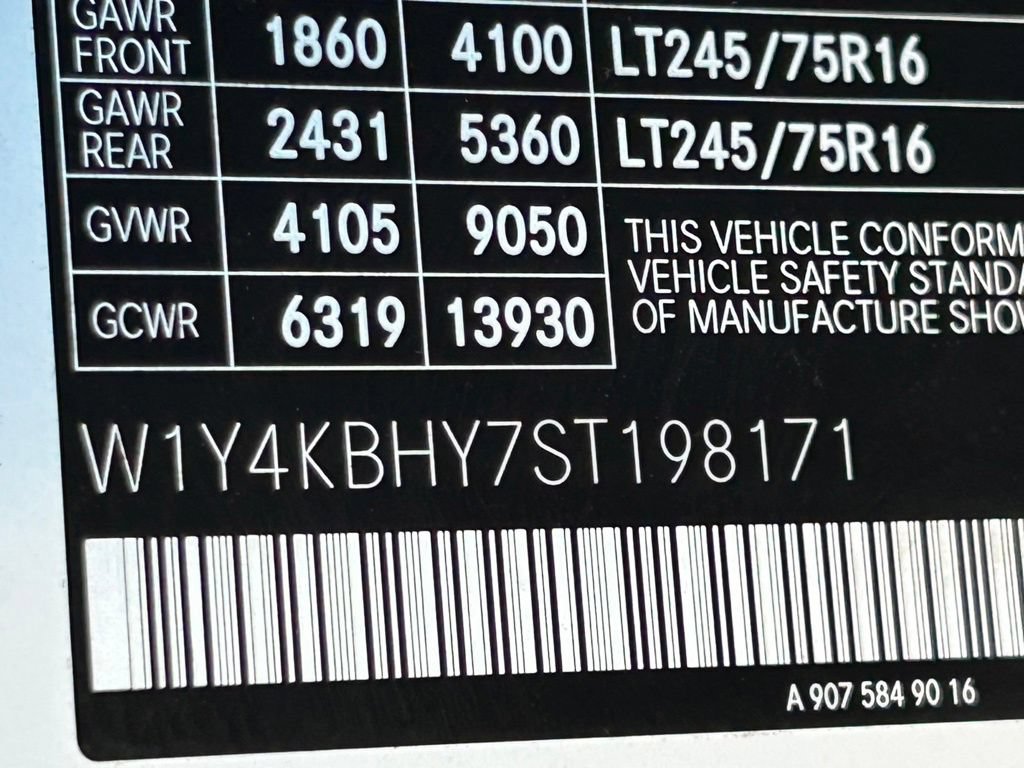 Used 2025 Mercedes-Benz Sprinter 2500 image 42