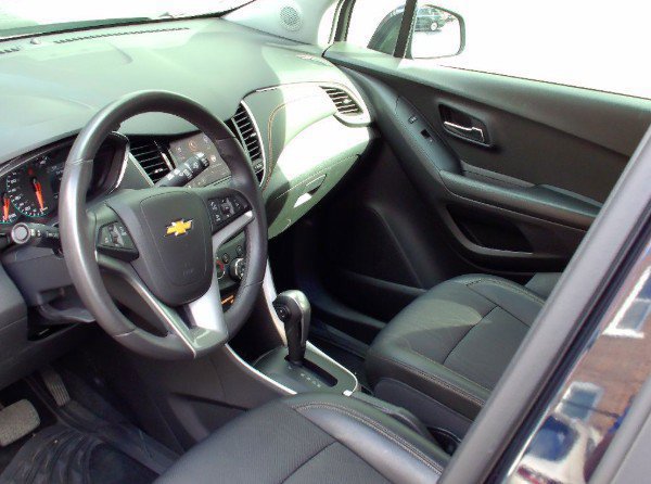 Used 2021 Chevrolet Trax LT w/ LT Convenience Package AWD/4WD image 3