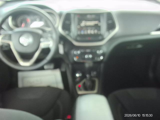 Used 2016 Jeep Cherokee Latitude w/ Cold Weather Group AWD/4WD image 6