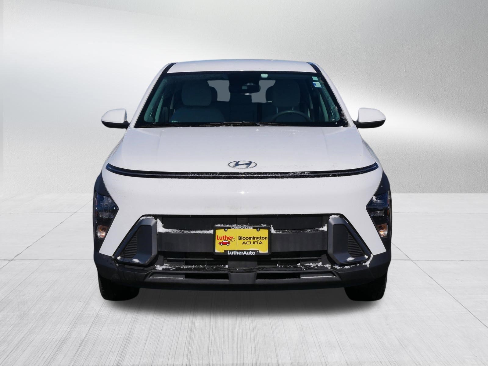 Used 2024 Hyundai Kona SE image 2
