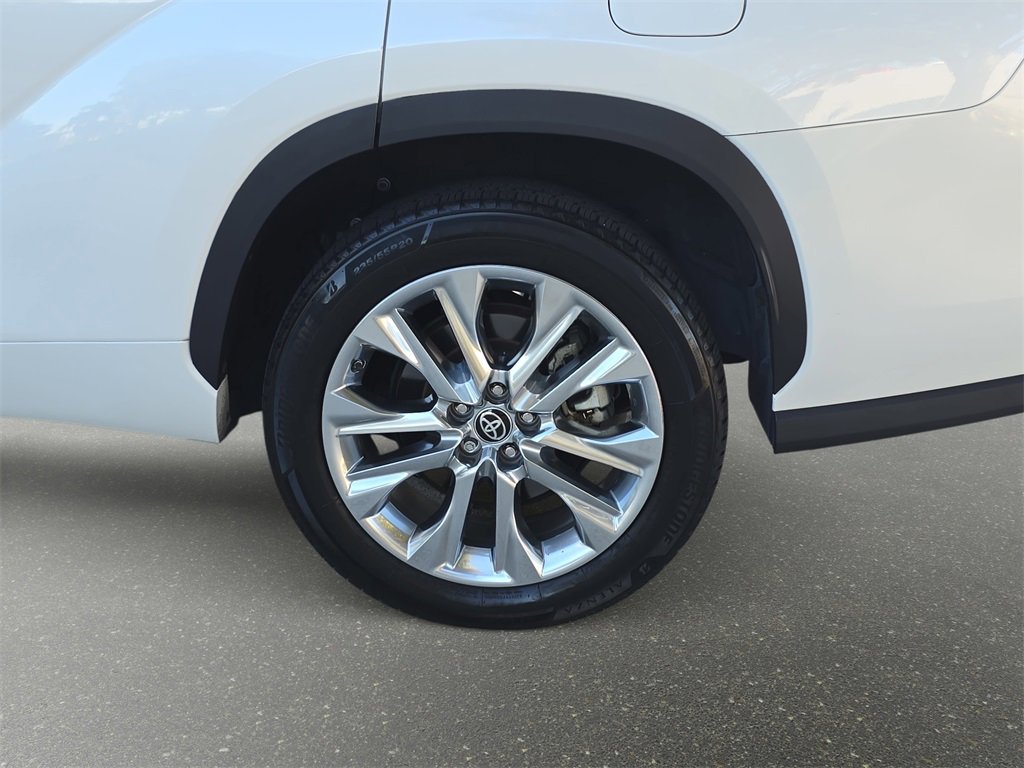 Used 2021 Toyota Highlander Limited image 31