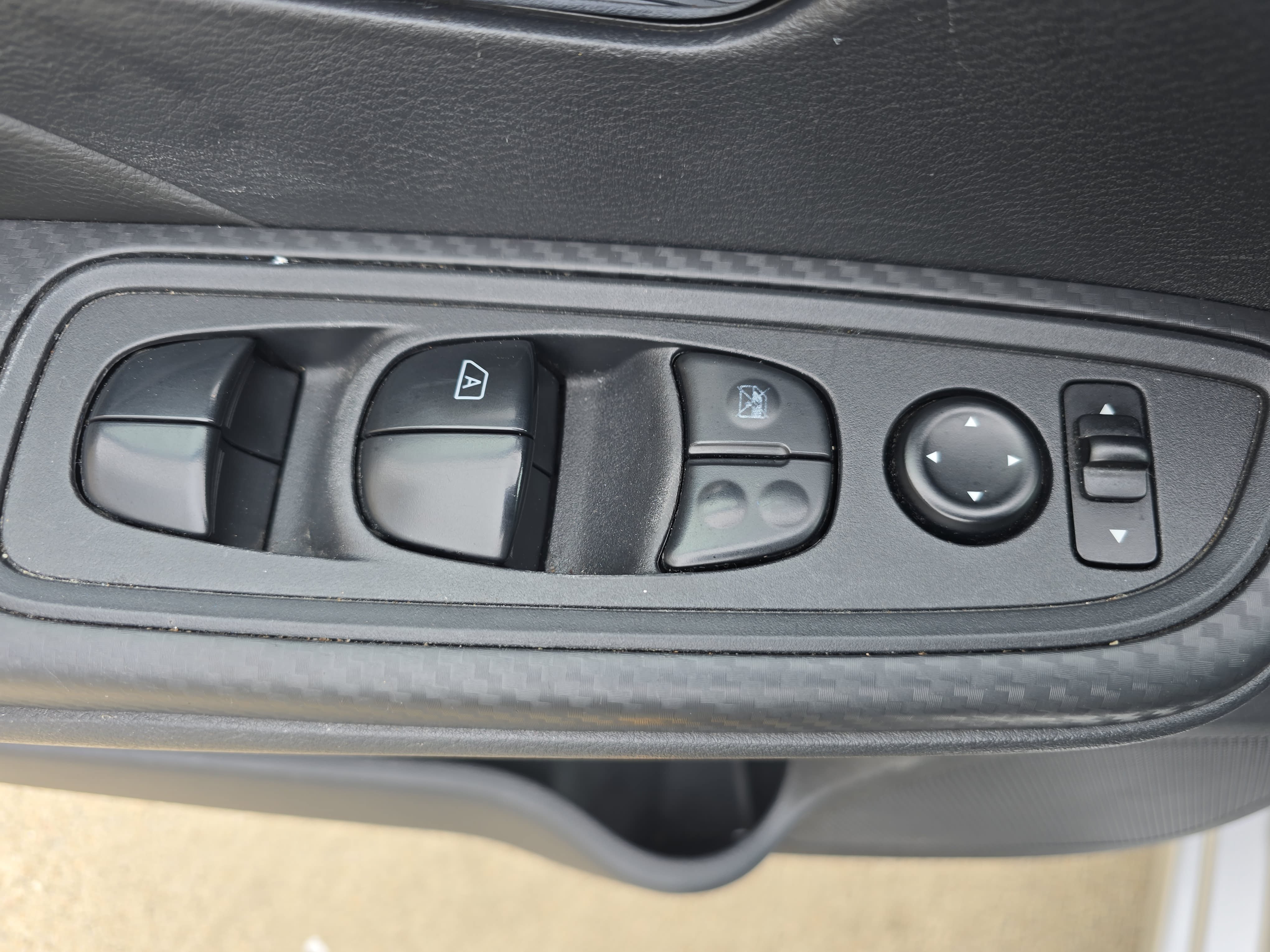 Used 2020 Nissan Versa SV FWD image 28