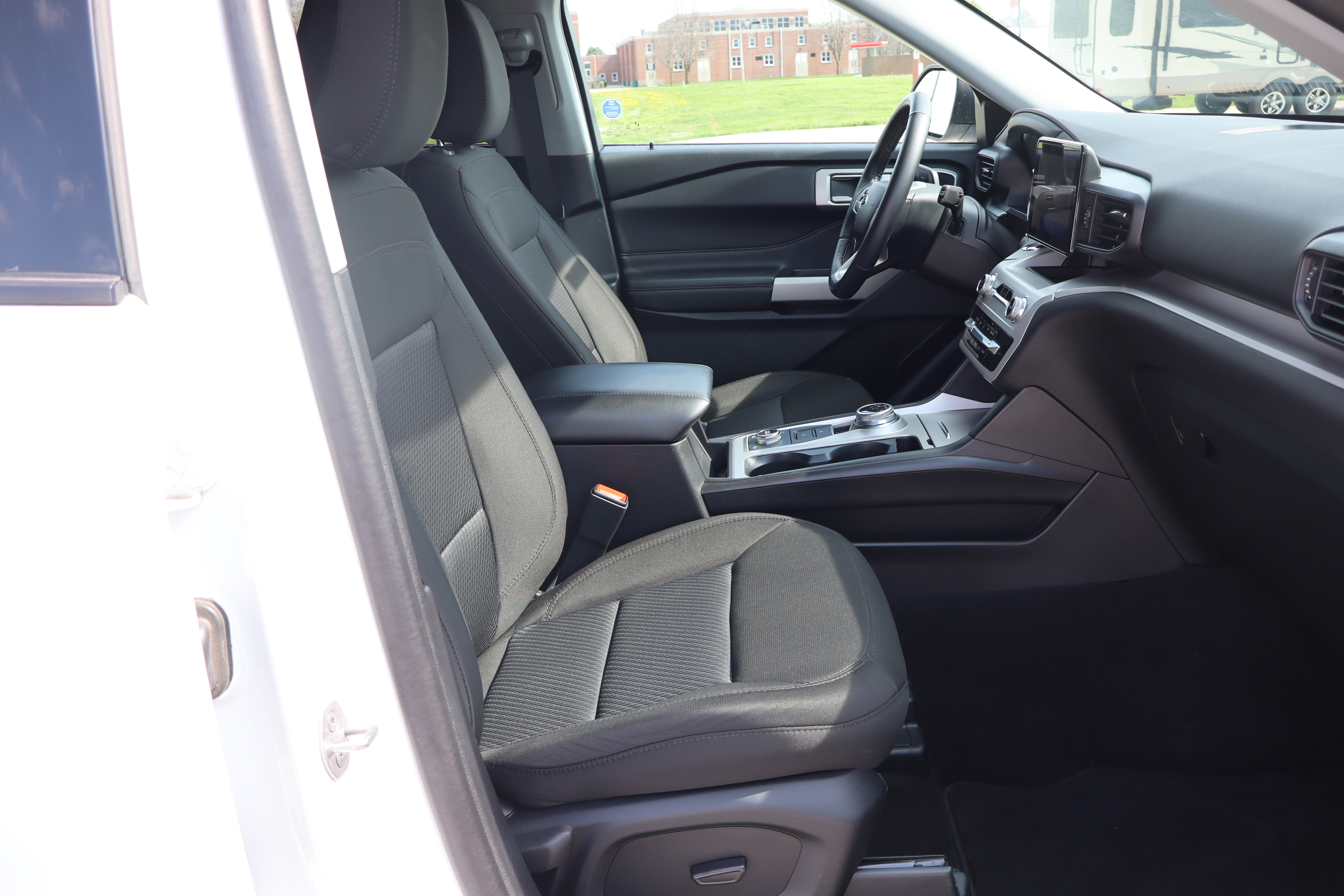 Used 2024 Ford Explorer XLT w/ Class IV Trailer Tow Package AWD/4WD image 15