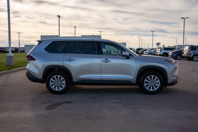 Used 2025 Toyota Grand Highlander AWD image 4