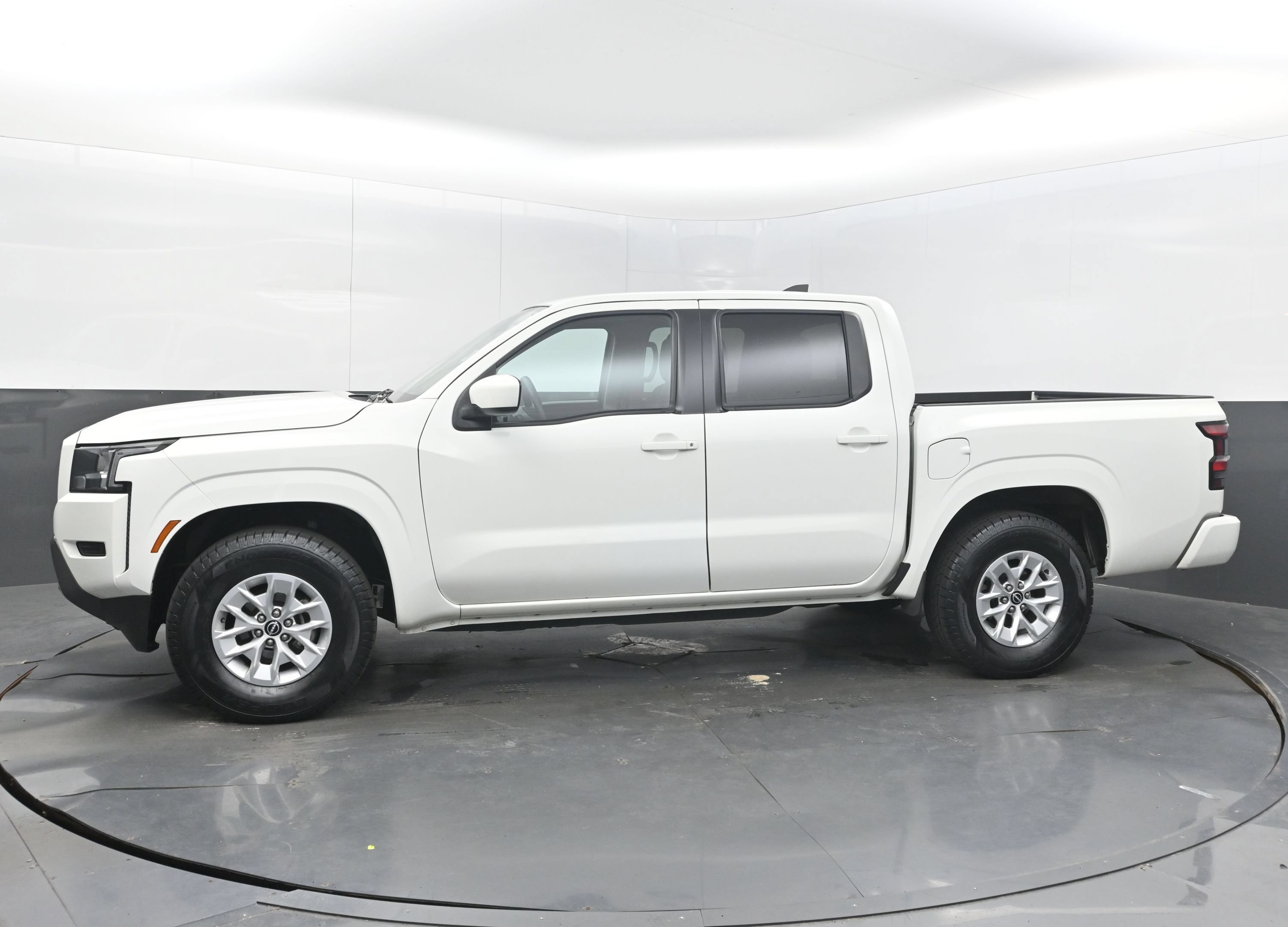 Used 2024 Nissan Frontier SV RWD image 5